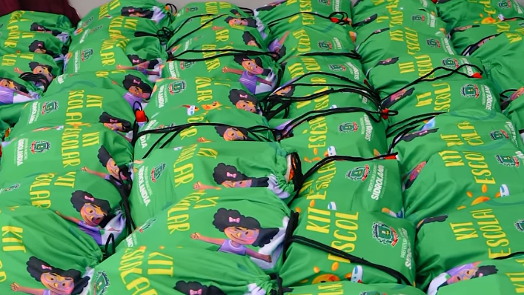 Prefeitura abandona ideia de cart&atilde;o e compra R$ 924,3 mil em material escolar por dispensa de licita&ccedil;&atilde;o