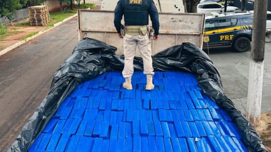 Motorista &eacute; preso transportando mais de 3,5 toneladas de maconha na BR-163