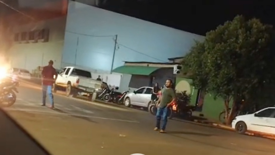 Homem tenta matar rapaz em festa da APAE para vingar morte da filha e acaba preso com arma usada no crime