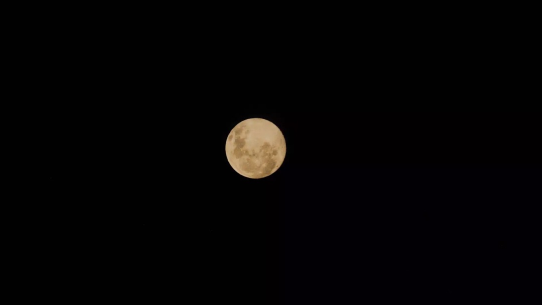 &lsquo;Lua de Morango&rsquo; ser&aacute; a mais baixa em 18 anos nesta ter&ccedil;a