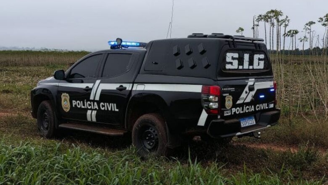 Homem é preso após descumprir medida protetiva e agredir ex-companheira em ponto de ônibus