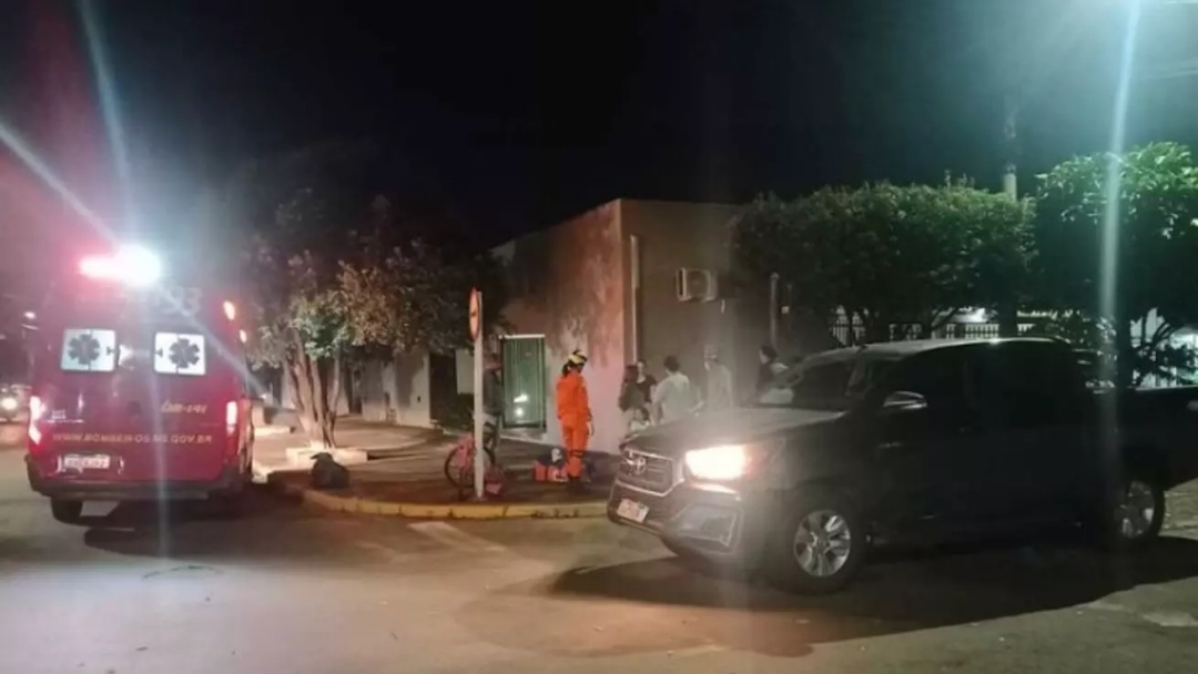 Mãe e filha em bicicleta são atropeladas por caminhonete em MS