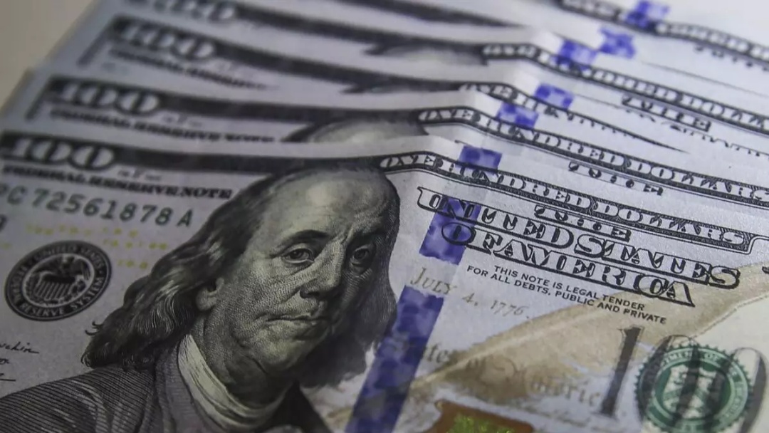 Dólar fecha em baixa, a R$ 5,53, com inflação menor nos EUA