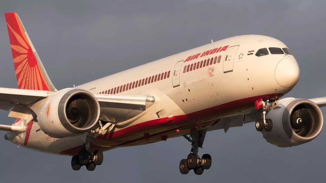 Pelo menos 30 corpos j&aacute; foram retirados do local de acidente a&eacute;reo na &Iacute;ndia