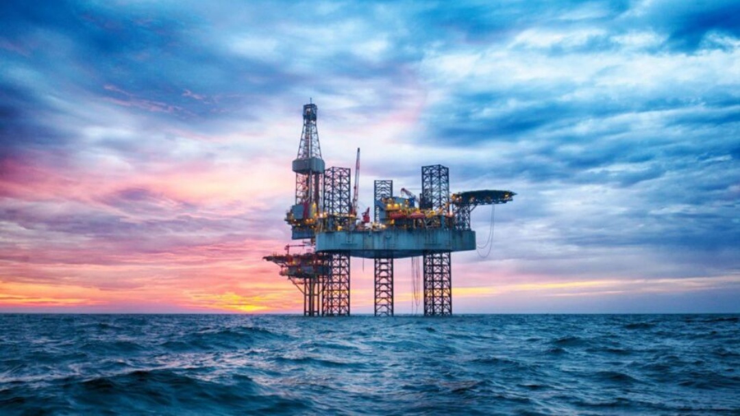 Petr&oacute;leo fica baixo com realiza&ccedil;&atilde;o de lucros ap&oacute;s salto por tens&otilde;es no Oriente M&eacute;dio   