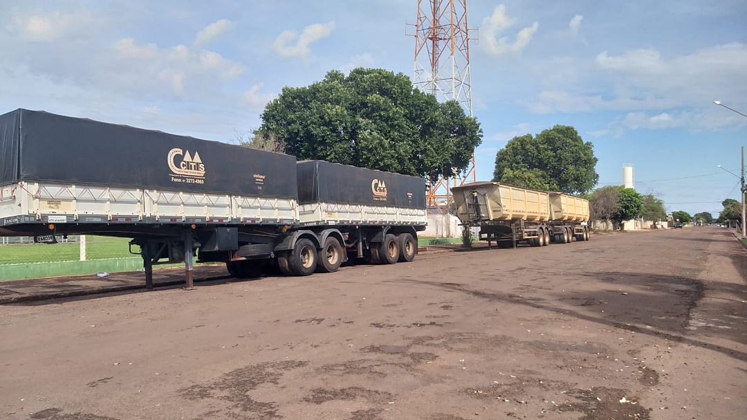 Ladr&otilde;es desafiam a Pol&iacute;cia e roubam fios de carretas em rua lateral ao quartel da PM