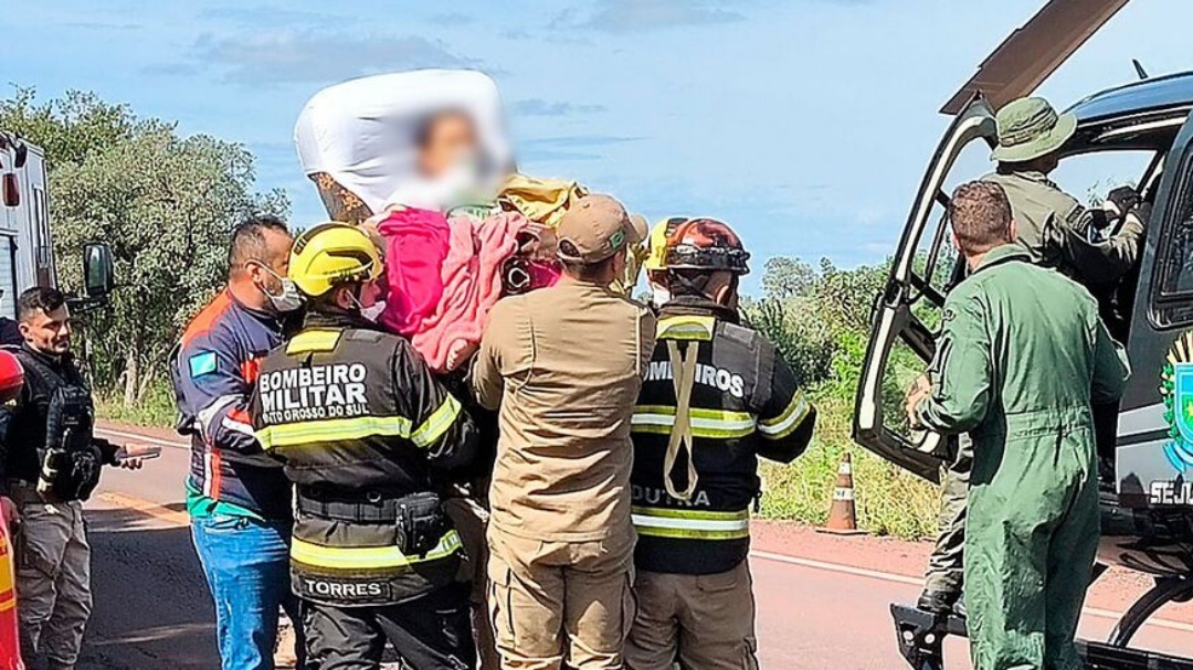 Menina socorrida em acidente com ônibus na BR-262 é transferida para Campo Grande
