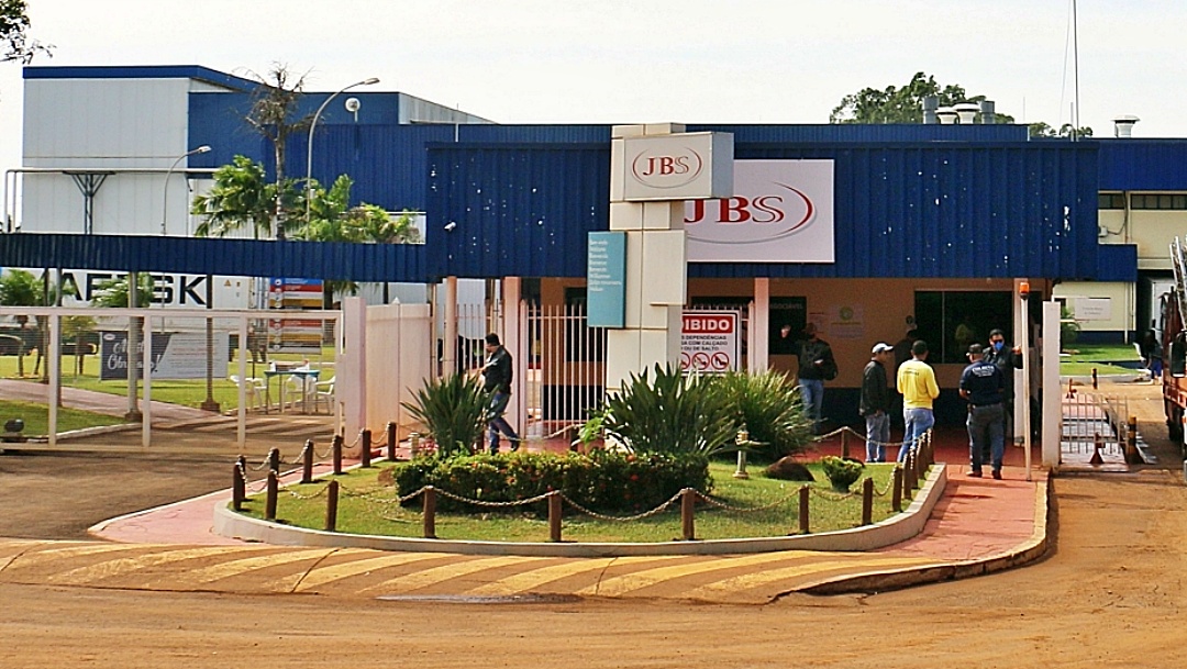 Frigorífico da JBS vai parar 5 dias em outubro para automatizar desossa da coxa