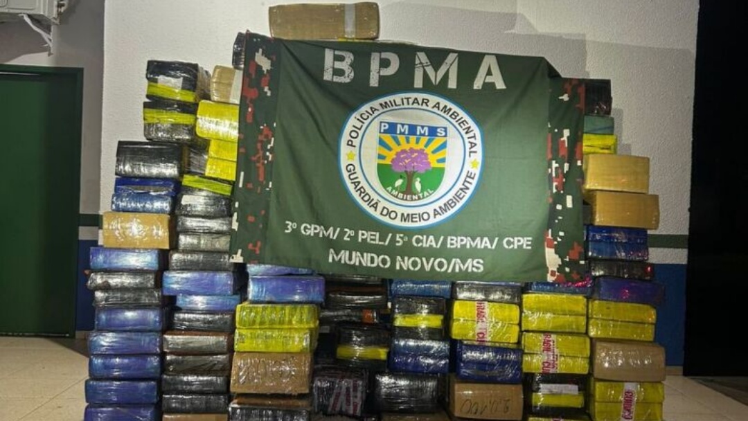 Ve&iacute;culos com mais de 1,6t de maconha s&atilde;o encontrados abandonados