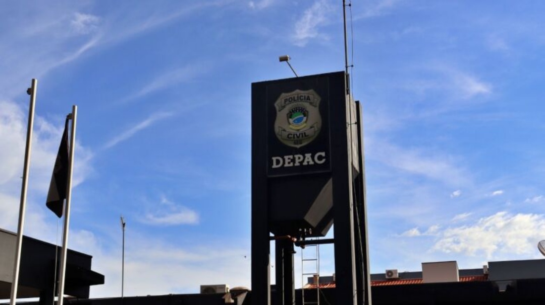 Ladrão furta carteira de comerciante e foge após pedir dose de pinga
