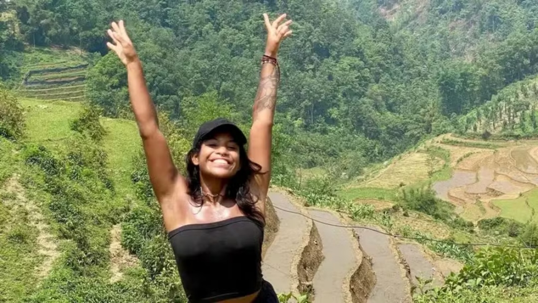 Juliana, brasileira que caiu em trilha de vulc&atilde;o na Indon&eacute;sia, &eacute; encontrada sem vida