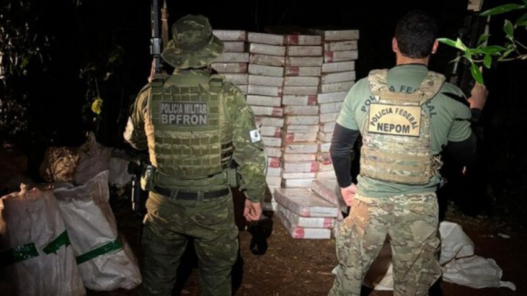 Opera&ccedil;&atilde;o conjunta encontra 4t de maconha pr&oacute;ximo a divisa 