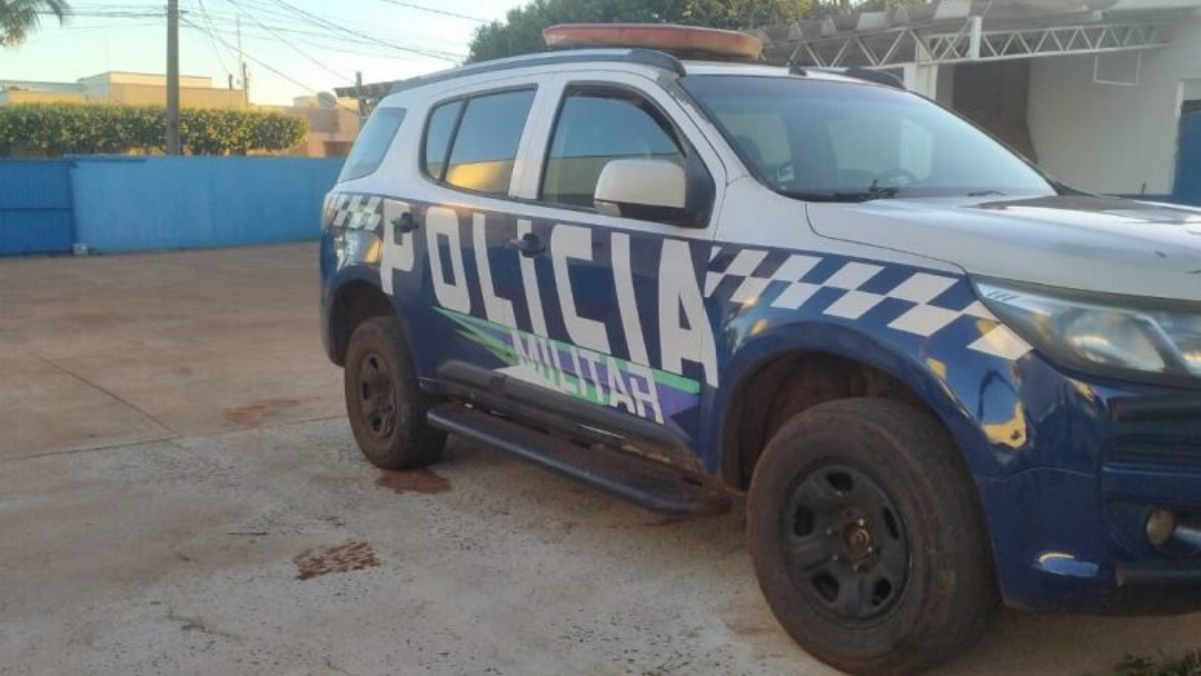 Mãe nega dinheiro e é agredida pelo filho com cabo de vassoura