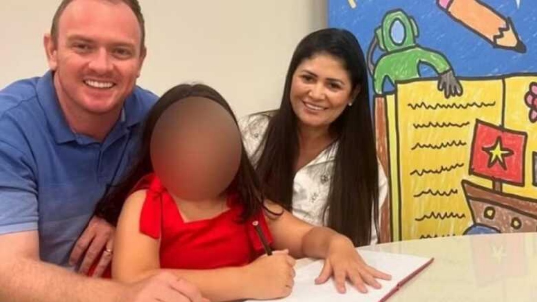 Pai esfaqueia filha no peito v&aacute;rias vezes ap&oacute;s matar esposa durante a madrugada