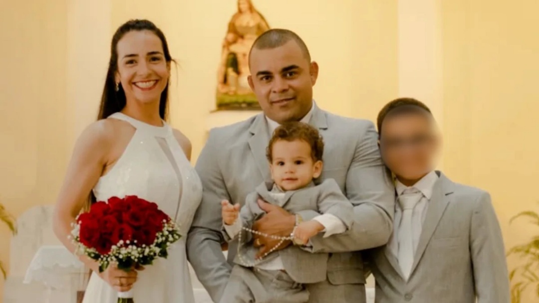 Garoto mata pais e irm&atilde;o ap&oacute;s ser impedido de viajar para ver namorada virtual   