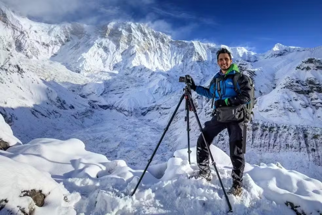 Fotógrafo Edson Vandeira é sepultado em frente a montanha onde morreu