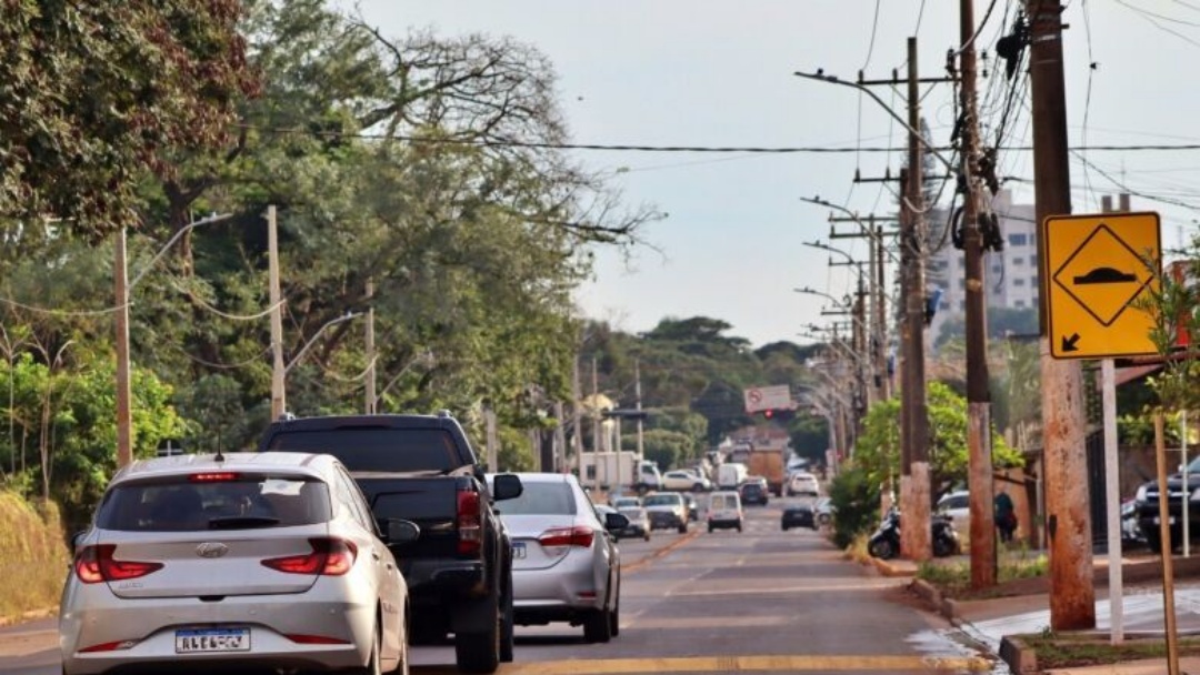 Licenciamento de veículos com placas finais 4 e 5 vence hoje