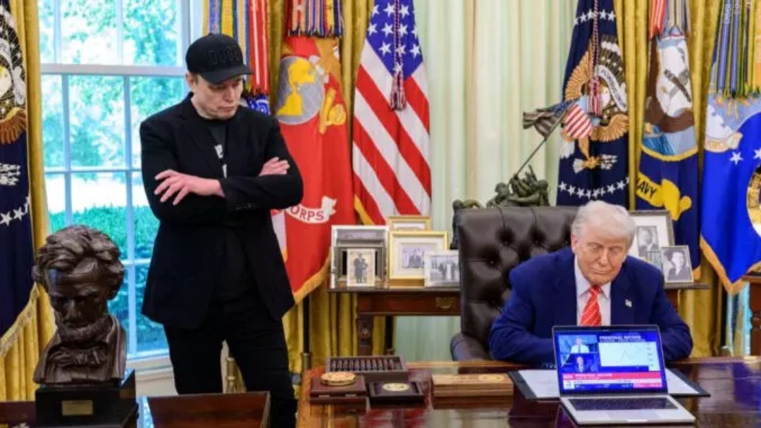 Donald Trump critica regulação dos veículos elétricos e ameaça subsídios de Elon Musk