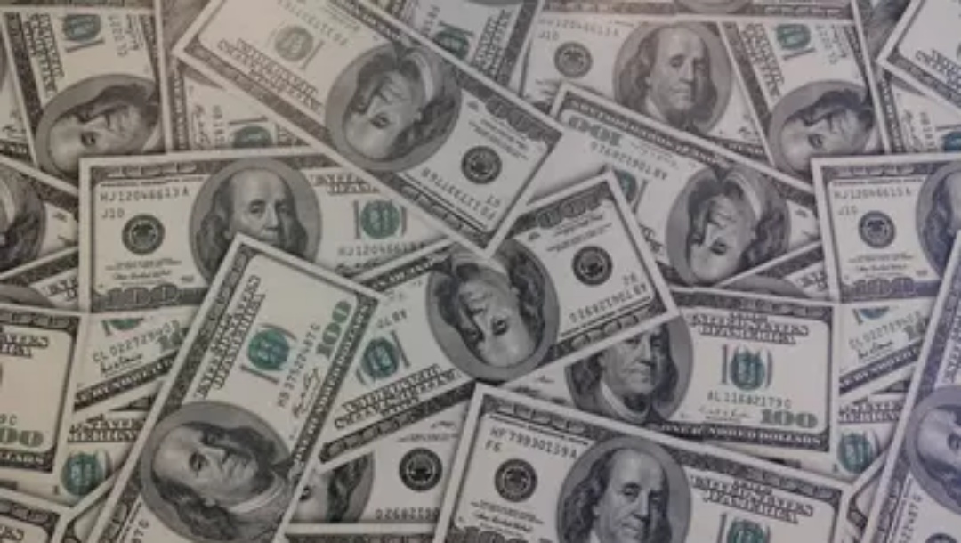 Dólar perde força após eliminação de empregos no setor privado