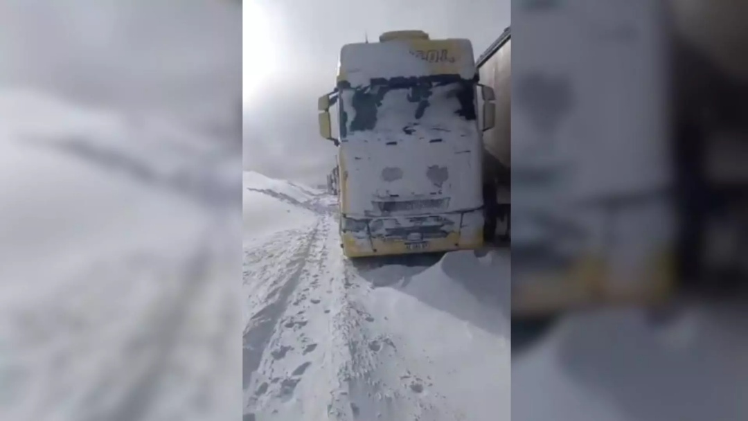 Grupo de caminhoneiros seguem presos em nevasca