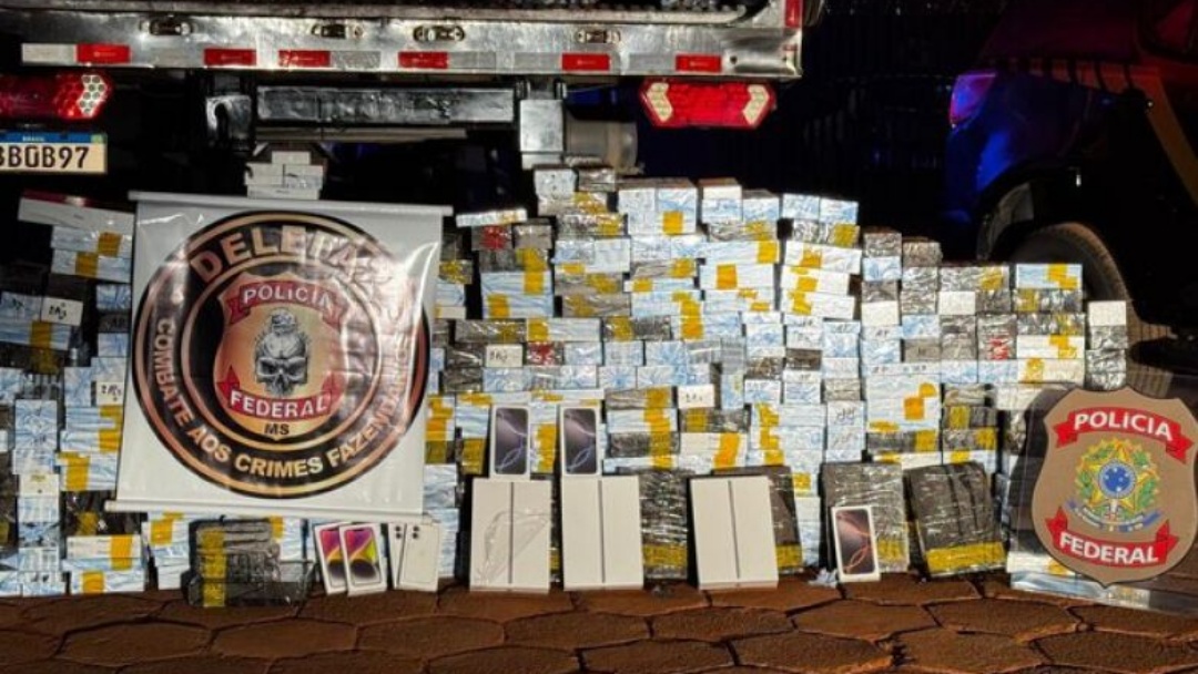 Pol&iacute;cia apreende carga de celulares escondida em caminh&atilde;o frigor&iacute;fico