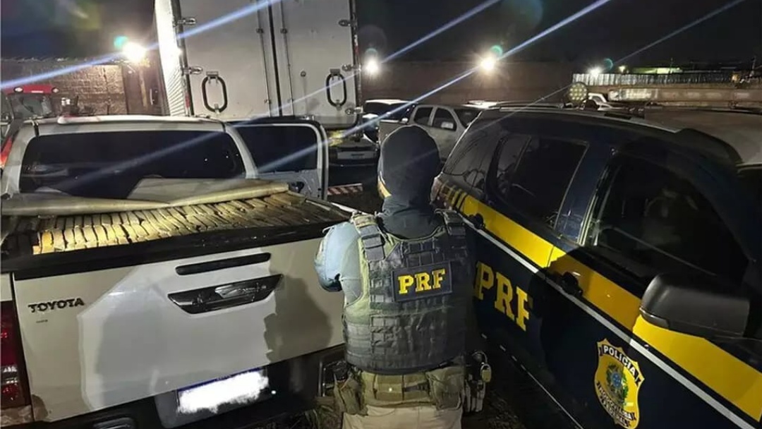 Motorista de Hilux abandona carga de 2.039 toneladas de maconha