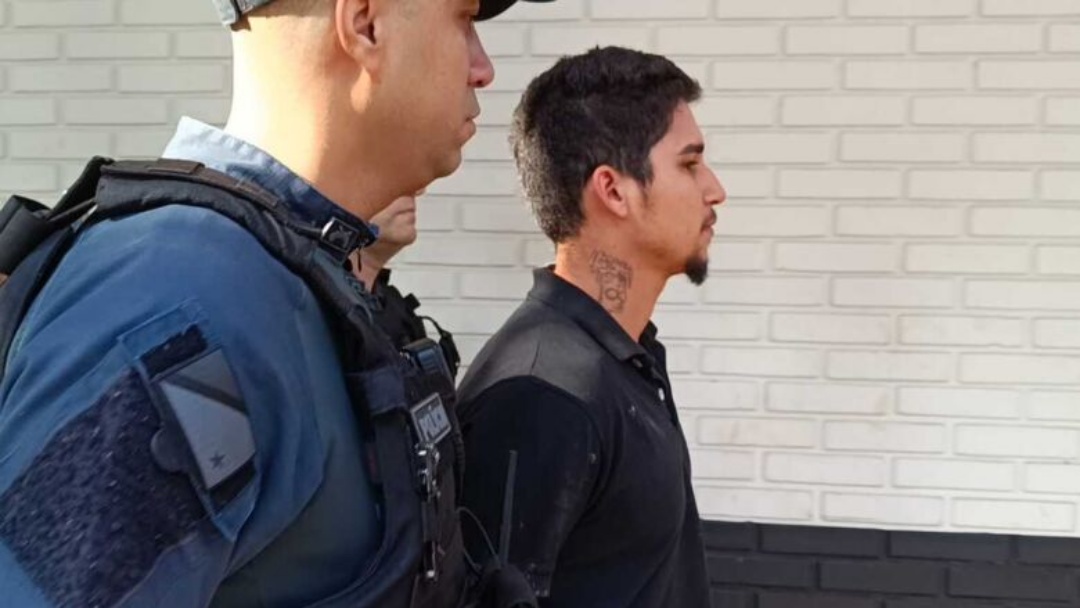 Carro entrega paradeiro e jovem que matou a m&atilde;e dormia no momento da pris&atilde;o