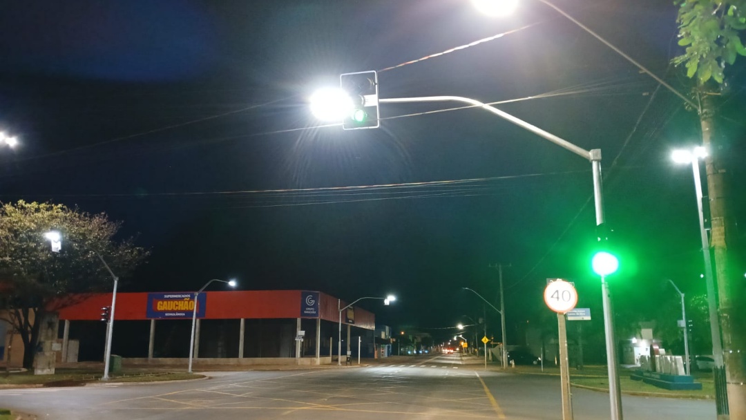 Começam a funcionar três conjuntos semafóricos instalados pelo Detran em Sidrolândia