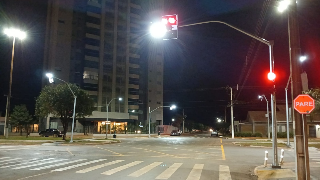 Começam a funcionar três conjuntos semafóricos instalados pelo Detran em Sidrolândia