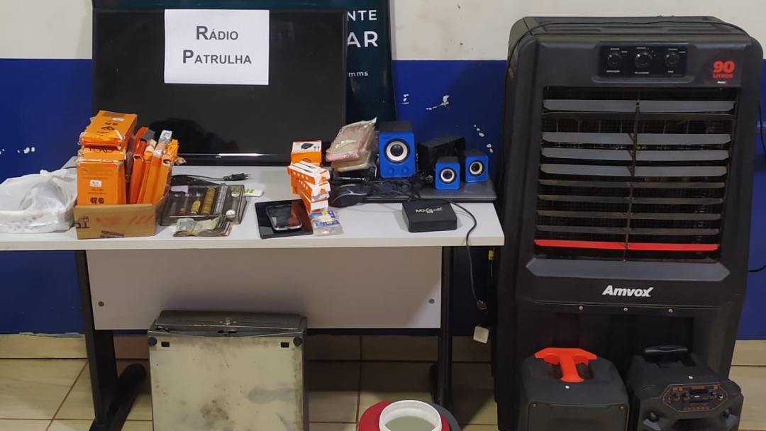 Marginais promovem arrast&atilde;o em loja de celulares no centro de Sidrol&acirc;ndia