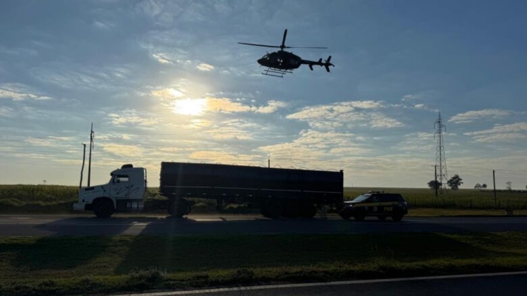 Motorista é preso transportando 2t de maconha e skunk em meio a carga de milho