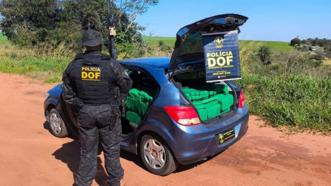 Carro abarrotado de maconha que seguia para SP &eacute; apreendido