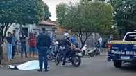 Homem &eacute; assassinado com golpe de faca no meio da rua