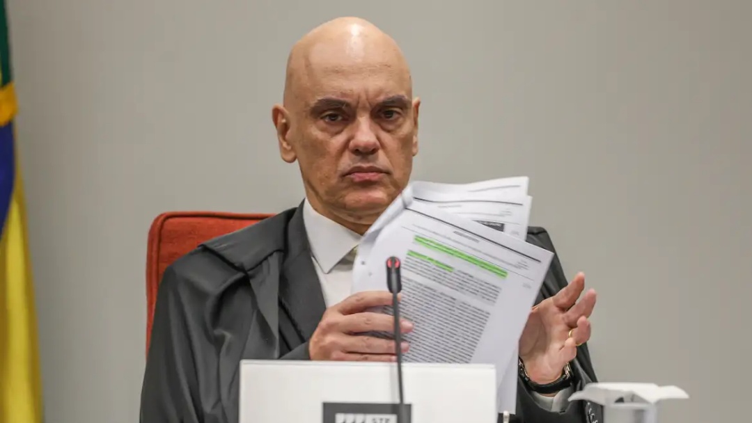 Moraes repreende advogado de ex-assessor de Bolsonaro