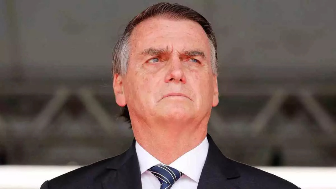 Bolsonaro diz n&atilde;o pensar em sair do Brasil para evitar pris&atilde;o