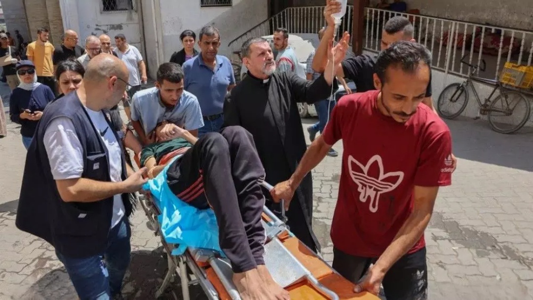 Israel pede desculpas após ataque a igreja católica que matou 3 pessoas em Gaza