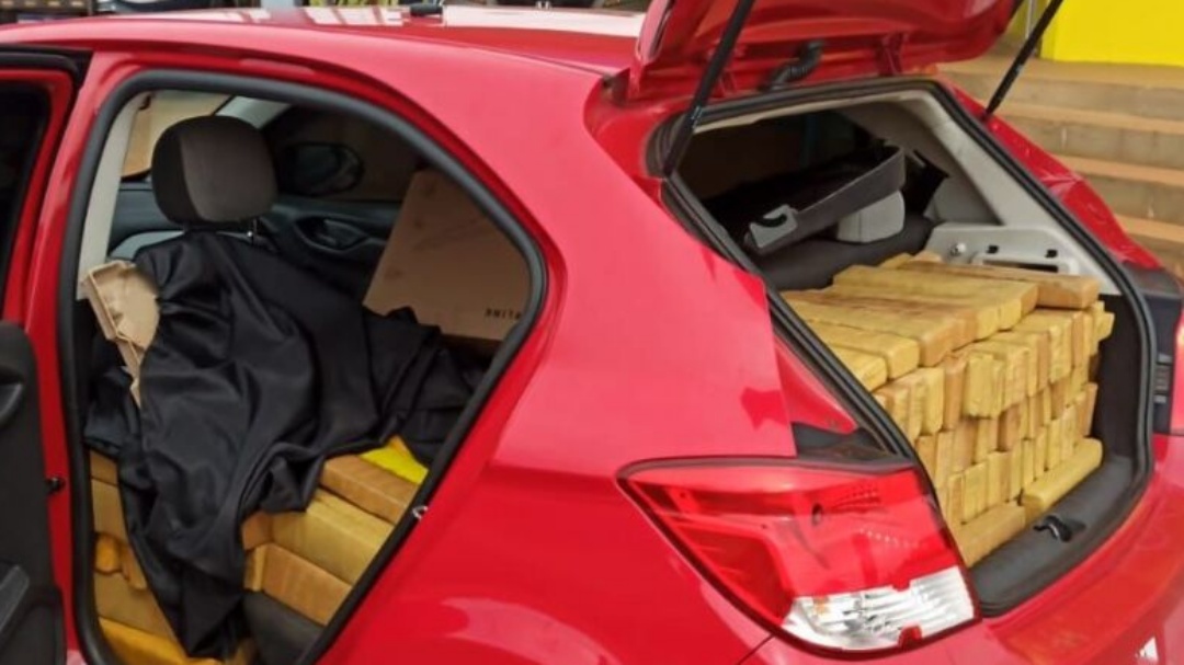 PRF apreende mais de meia tonelada de maconha e prende trio