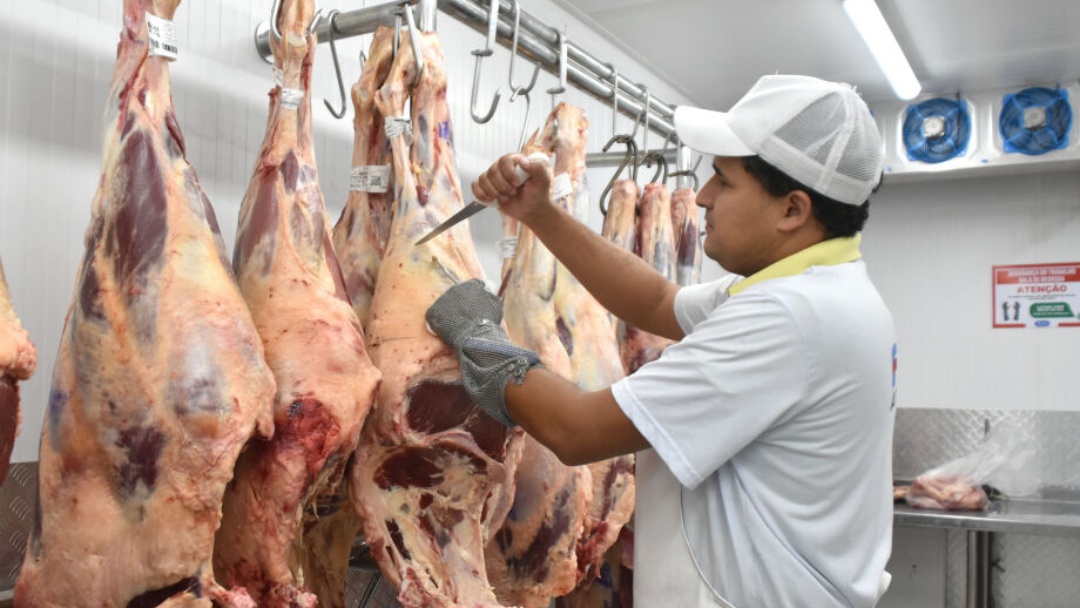 Frigor&iacute;ficos de MS j&aacute; encontram novos mercados para a carne que iria para os EUA   