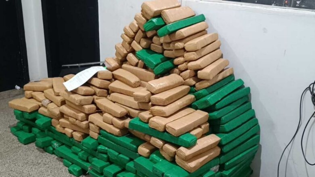 Idosa é presa no Novo Horizonte após 'guardar' carro de amigo com 400 kg de maconha