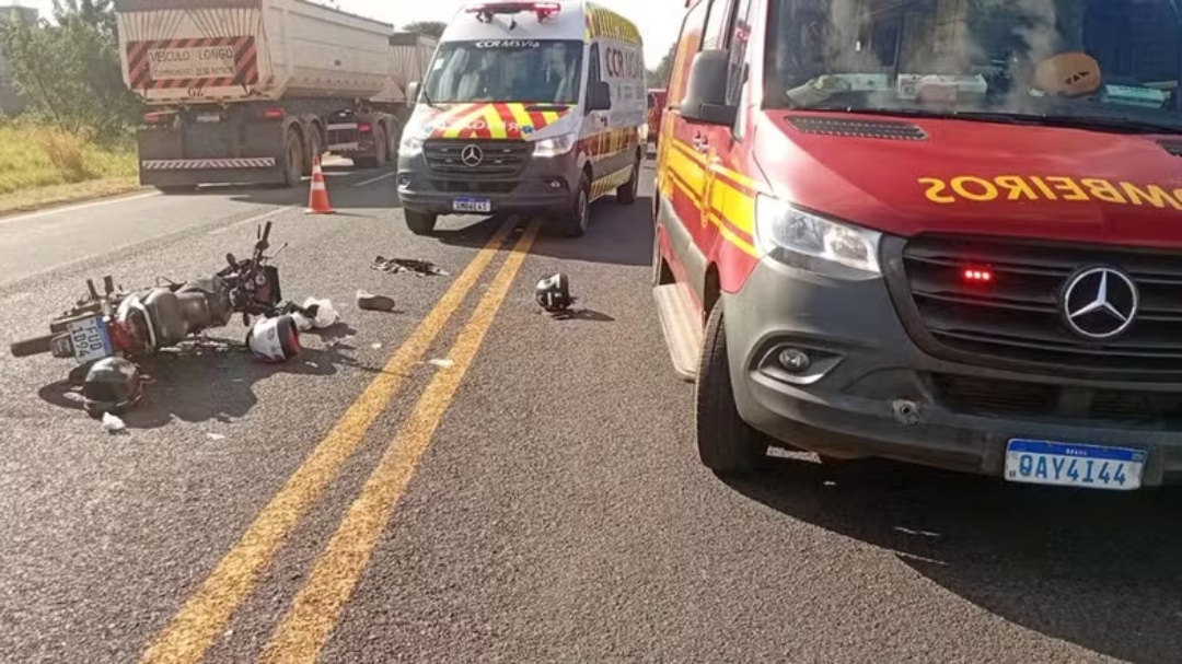 Casal fica gravemente ferido após colisão em anel viário de Campo Grande