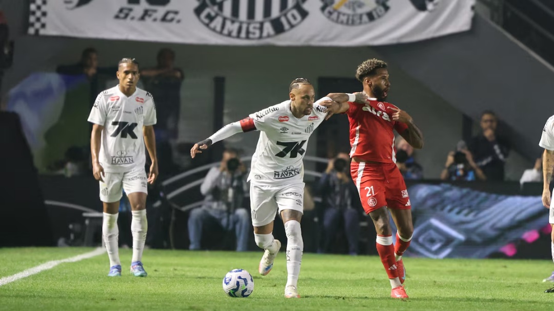 Santos perde para o Internacional na Vila e segue na zona de rebaixamento