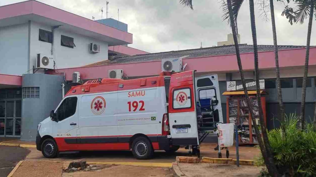 Acidente entre duas motocicletas em Dourados deixa uma pessoa em estado grave