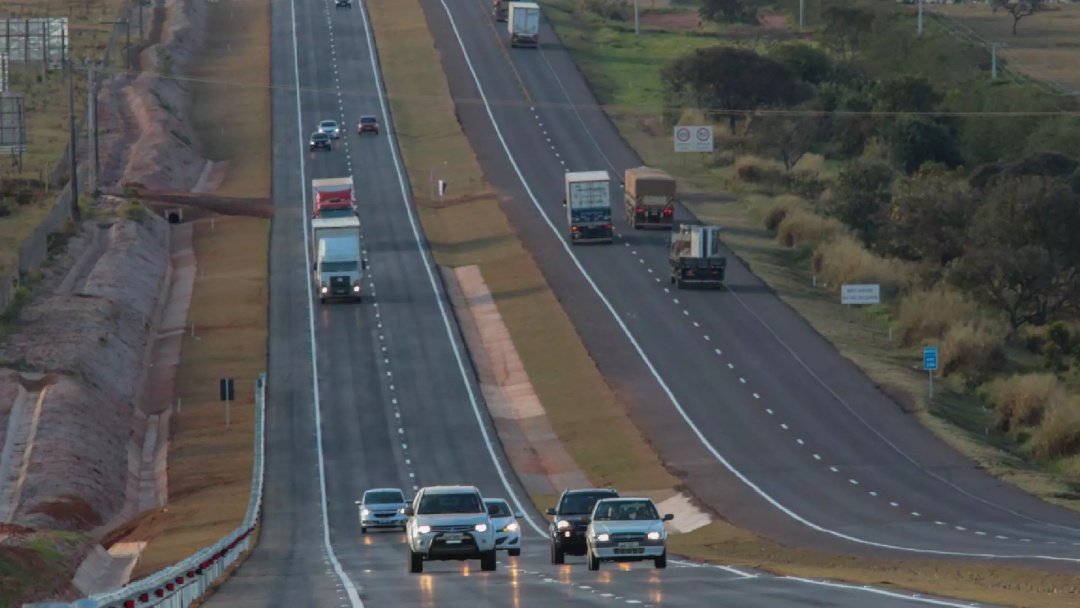 Jovem de 19 anos morre ao ser atingida por ambulância no Jardim Colúmbia