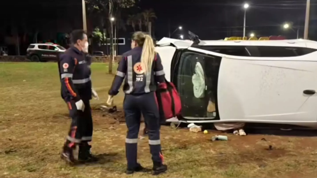 Acidente de carro na Avenida Marcelino Pires deixa casal ferido em Dourados