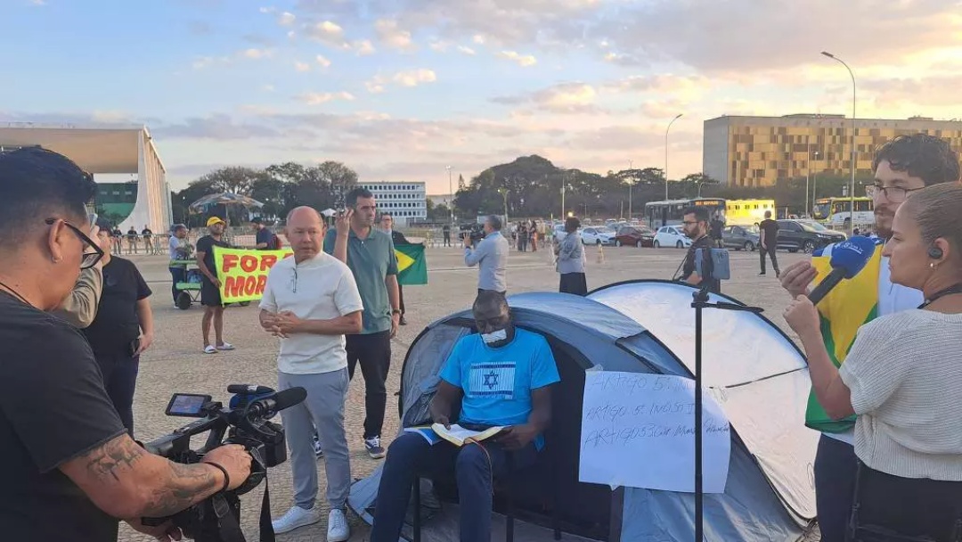 Moraes proíbe acampamentos na Praça dos Três Poderes e em frente a quartéis das Forças Armadas