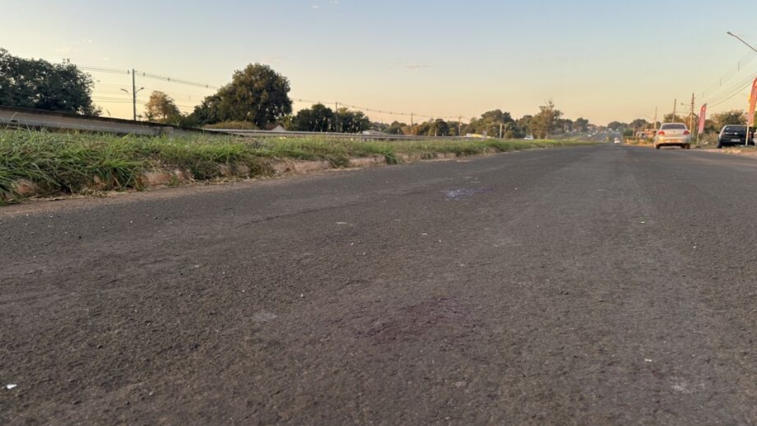 Criança cai de bicicleta elétrica durante um passeio com a mãe e morre no interior de MS