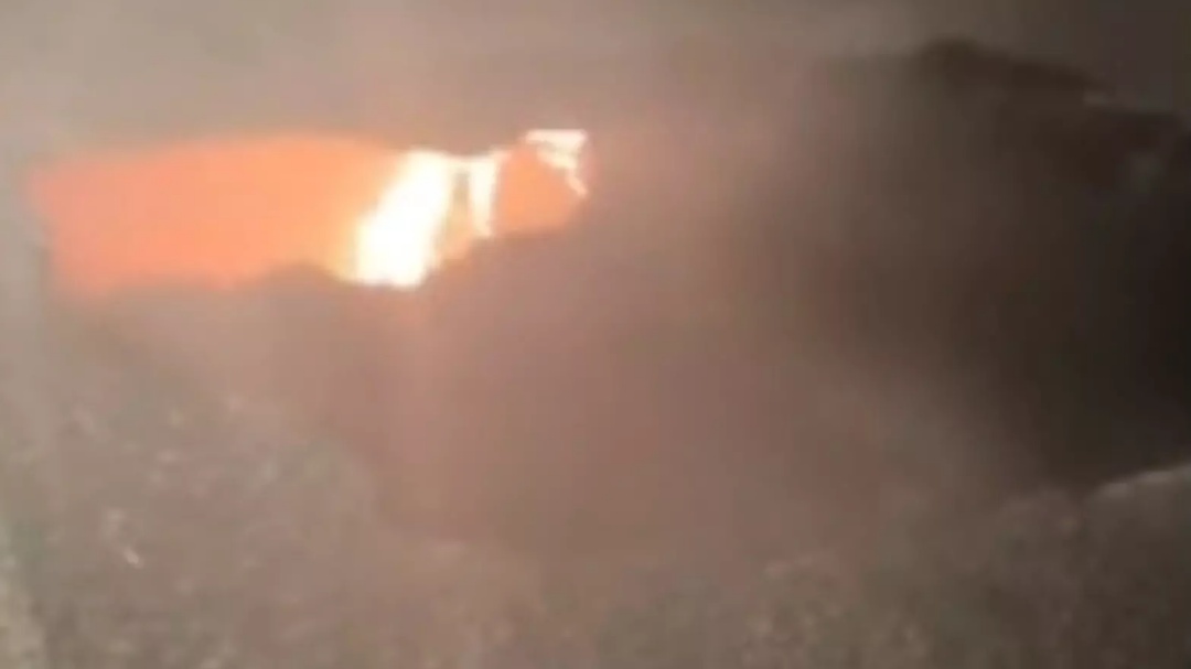 Andarilho coloca fogo em galeria de drenagem e provoca buraco na BR-163 