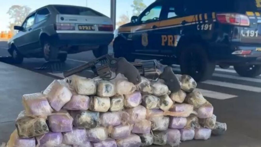 Carga com quase 13 kg de coca&iacute;na e armas &eacute; interceptada na BR-158