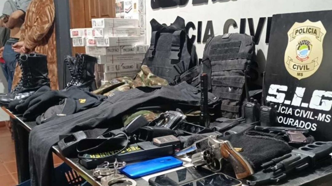 Suspeitos se passavam por policiais e roubavam muambeiros há seis meses