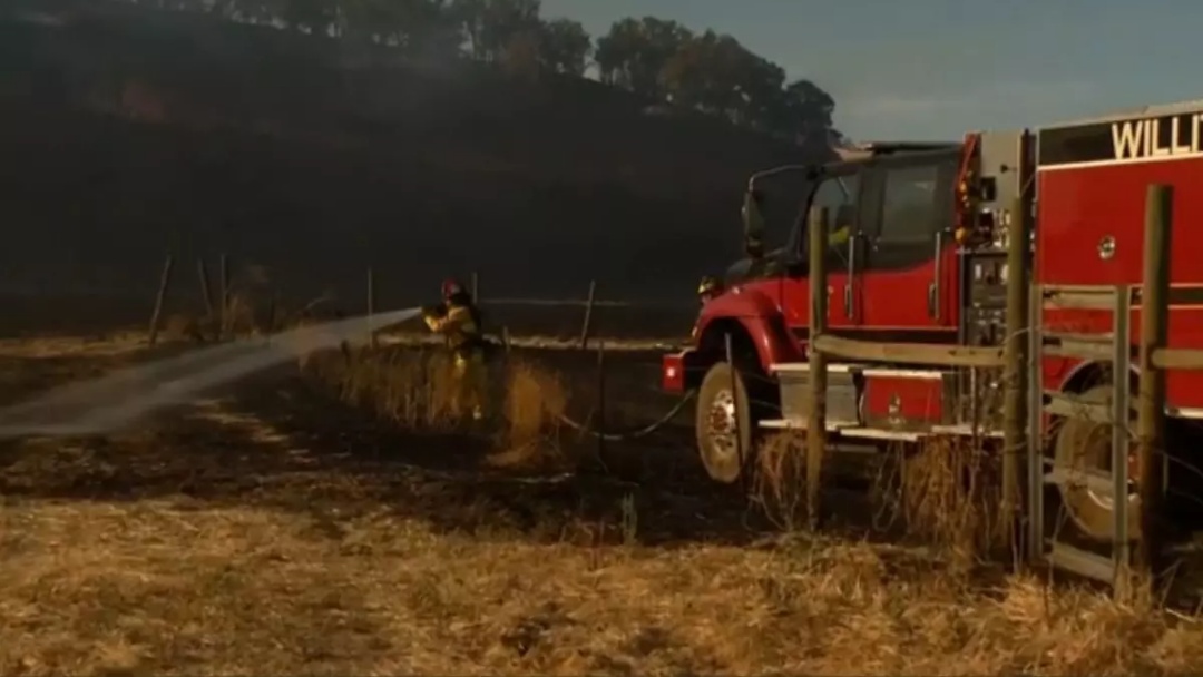 Calif&oacute;rnia &eacute; atingida por 2&ordm; maior inc&ecirc;ndio florestal de 2025 